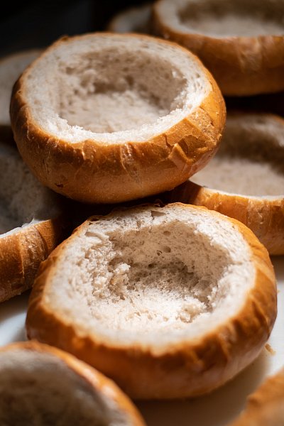 Květáková polévka v chlebu