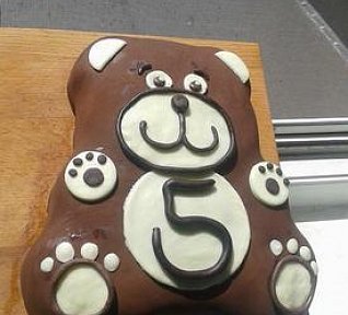 Narozeninový dort s "marcipánem"