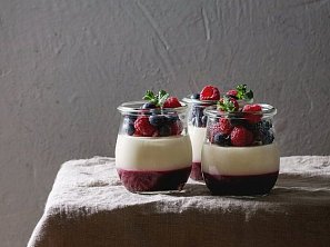 Panna cotta s lesním ovocem