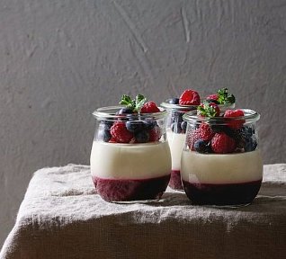 Panna cotta s lesním ovocem