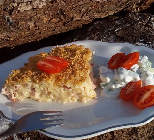 Šunkové těstoviny zapečené v sýrovém bešamelu