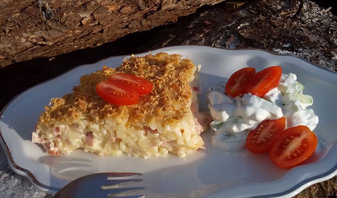 Šunkové těstoviny zapečené v sýrovém bešamelu