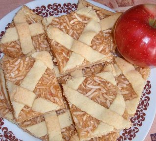 Křehký kokosový koláč s jablky - mřížkový