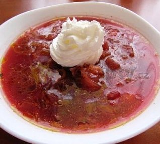 Polévka s červenou řepou