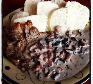 Vepřové se smetanovo-žampionovou omáčkou