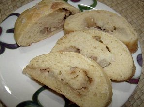 Slaný hruškový závin s gorgonzolou a ořechy Slaný hruškový závin s gorgonzolou a ořechy