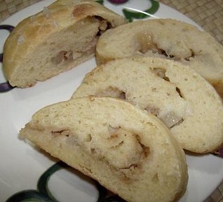 Slaný hruškový závin s gorgonzolou a ořechy