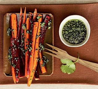 Marinovaná mrkev s koriandrovým pestem