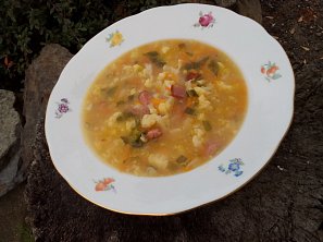 Květáková polévka s uzeným masem