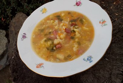Květáková polévka s uzeným masem