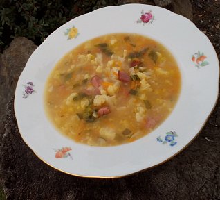 Květáková polévka s uzeným masem