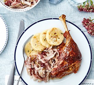 Pečená husa s brusinkovým zelím