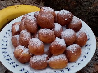 Rychlé jogurtové koblížky s banánem