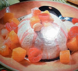 Krupicový nákyp s ovocným kompotem