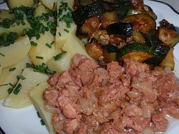 Chalupářova vepřovka s bramborem a zeleninou