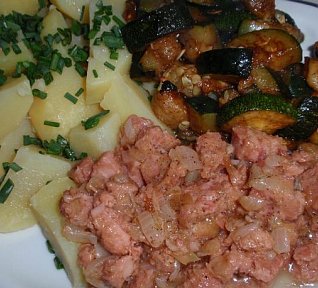 Chalupářova vepřovka s bramborem a zeleninou