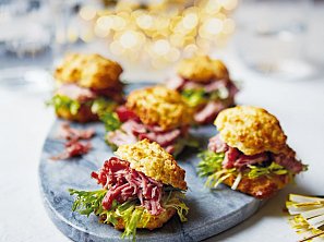 Bulky se šunkou pečenou v kofole