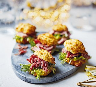 Bulky se šunkou pečenou v kofole