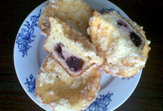 Tvarohovo-vanilkový koláč s ovocem a žmolenkou