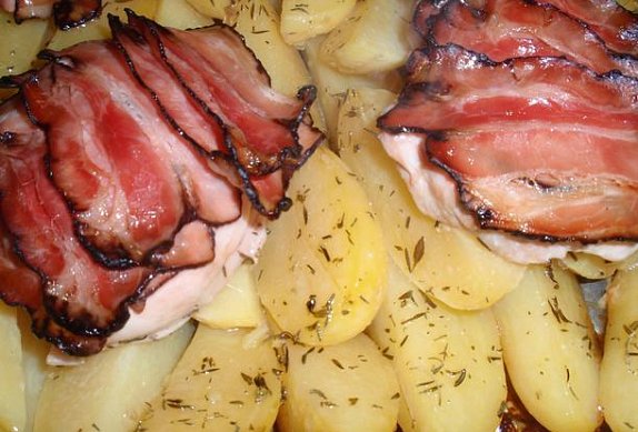 Bylinkové řízky s česnekem - pečené s bramborami