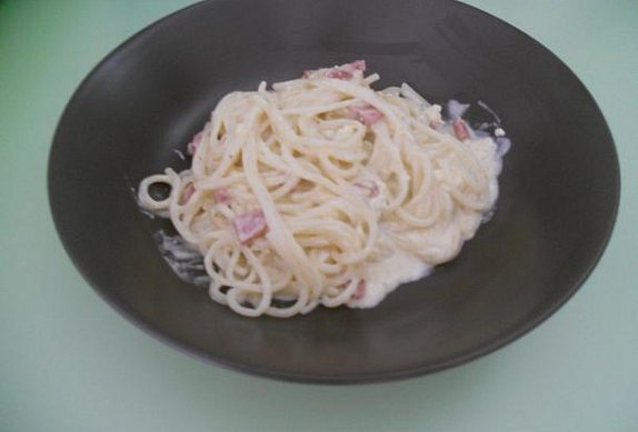 Špagety s vejcem na smetaně