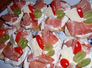 Chlebíčky s hermelínovou pomazánkou