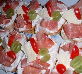 Chlebíčky s hermelínovou pomazánkou