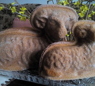 Jednoduchý jogurtový ořechový / kokosový beránek