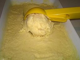 Mangová smetanová zmrzlina