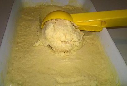 Mangová smetanová zmrzlina