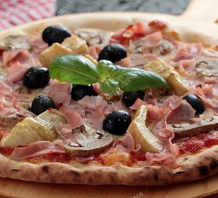 Pizza velmi podobná té právé z pizzerie Pizza velmi podobná té právé z pizzerie