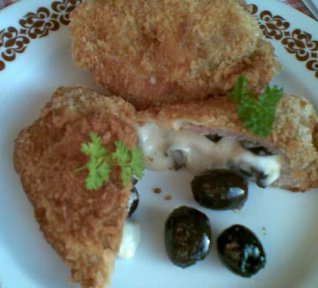 Řízky se sýrem a olivami