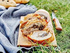 Krůtí roláda plněná hříbky