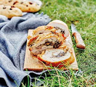 Krůtí roláda plněná hříbky