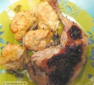 Kuřecí nožičky s rozmarýnovým knedlíkem