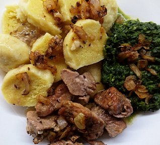 Vepřové výpečky se špenátem a bramborovým knedlíkem