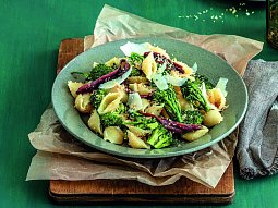 Těstoviny s ančovičkami a brokolicí