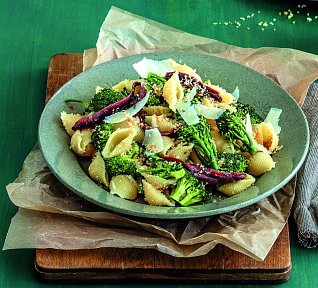 Těstoviny s ančovičkami a brokolicí