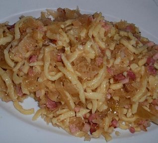 Jednoduché špecle se zelím a masem