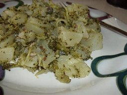 Bramborový salát s brokolicí
