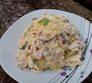 Cuketovo-sýrová omáčka