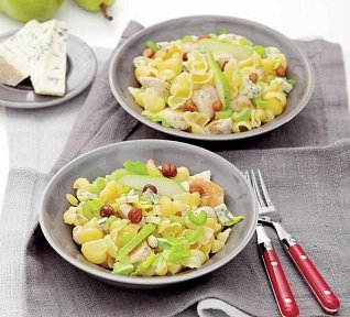 Těstoviny s kuřecím masem a hruškou