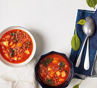 Rajčatová polévka s čočkou