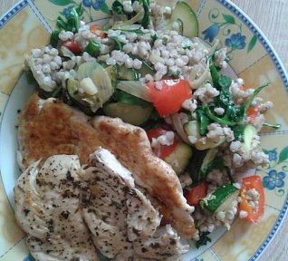 Pohankové zeleninové rizoto s kuřecím plátkem