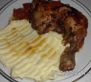 Pikantní pečené kuře na rajčatech