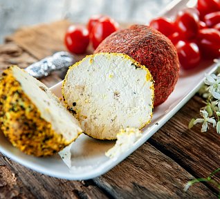 Ochucené kuličky z kozího sýra