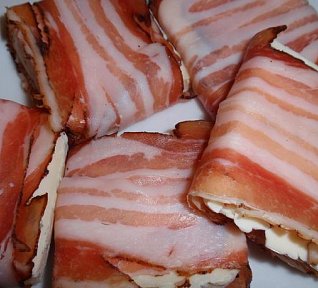 Česneková Niva v rakouském špeku nebo pršutu