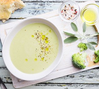 Krémová brokolicová polévka s kokosovou smetanou