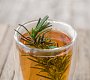 Jablečný koktejl s rozmarýnem