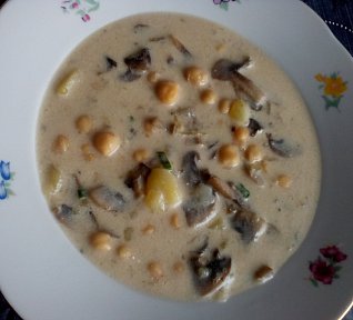 Cizrnová polévka se žampiony